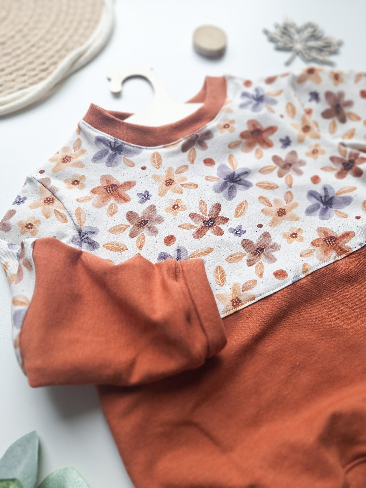 Basic Sweater "Autumn Flowers" Gr. 98