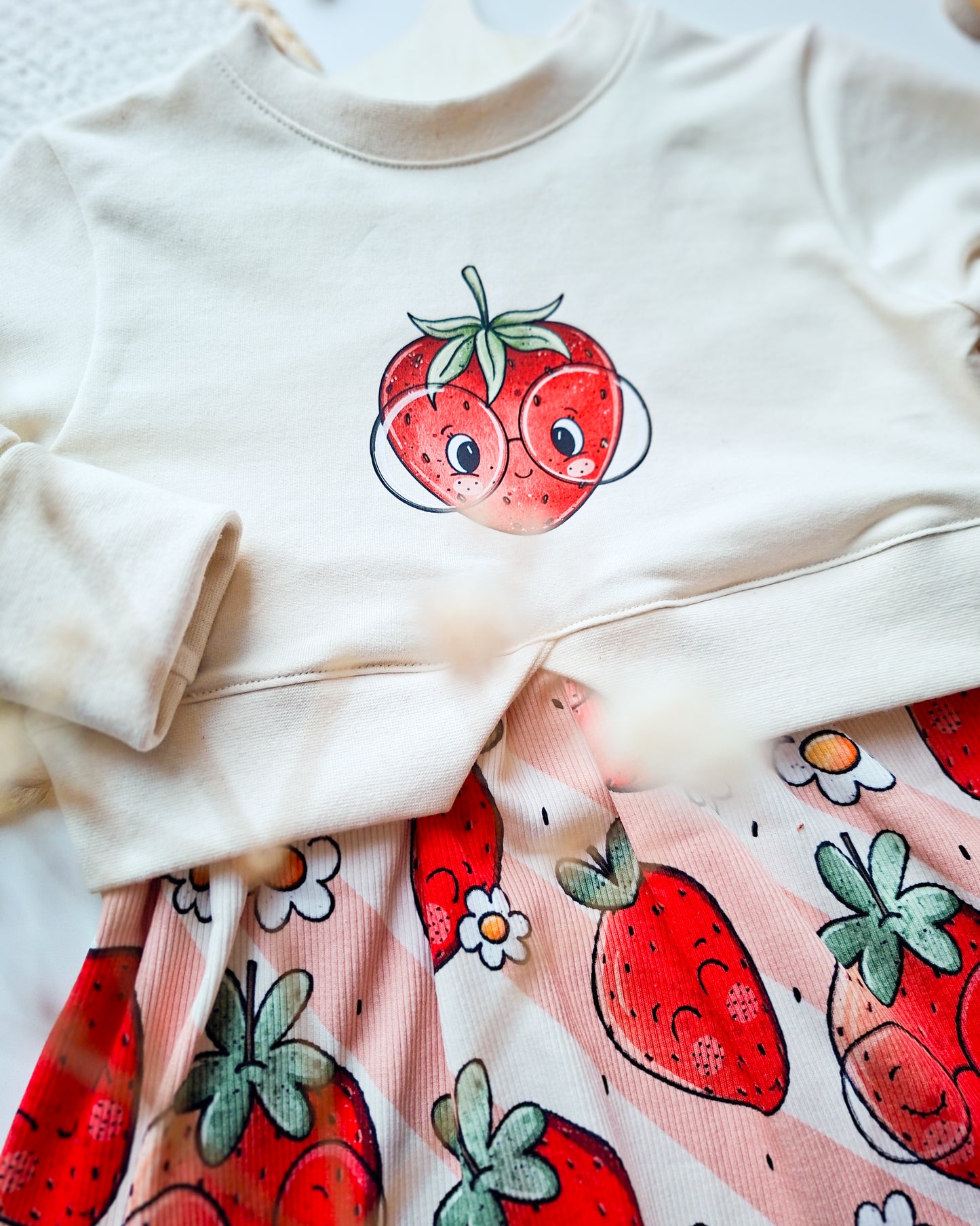 Girlie Sweater "Erdbeere" Gr. 104